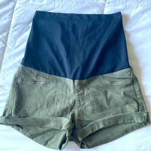 JUST USA

Claren Maternity Fray Hem Short